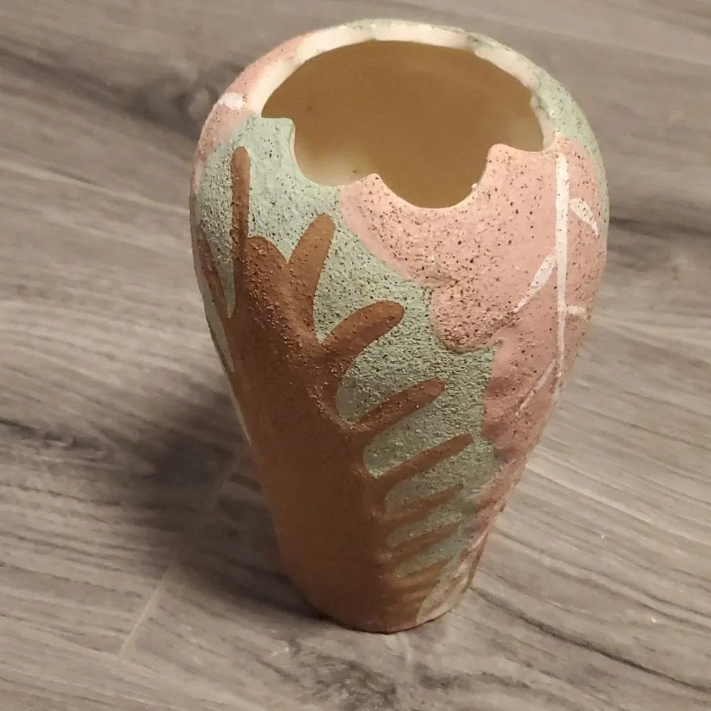 EUC Vintage Pastel Sand 80's Vase - Picture 2 of 5